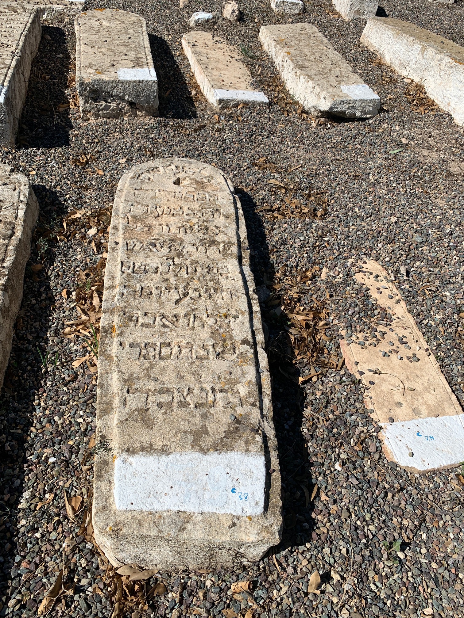 Grafsteen van Ayash Mazal