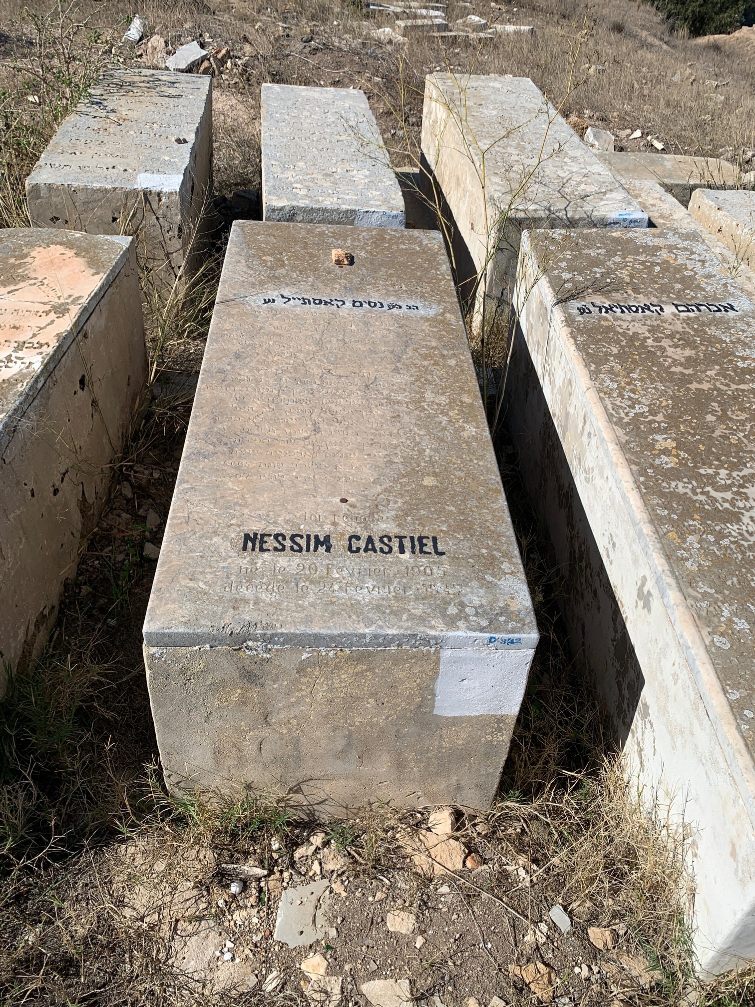 Castiel Nessim का स्मारक