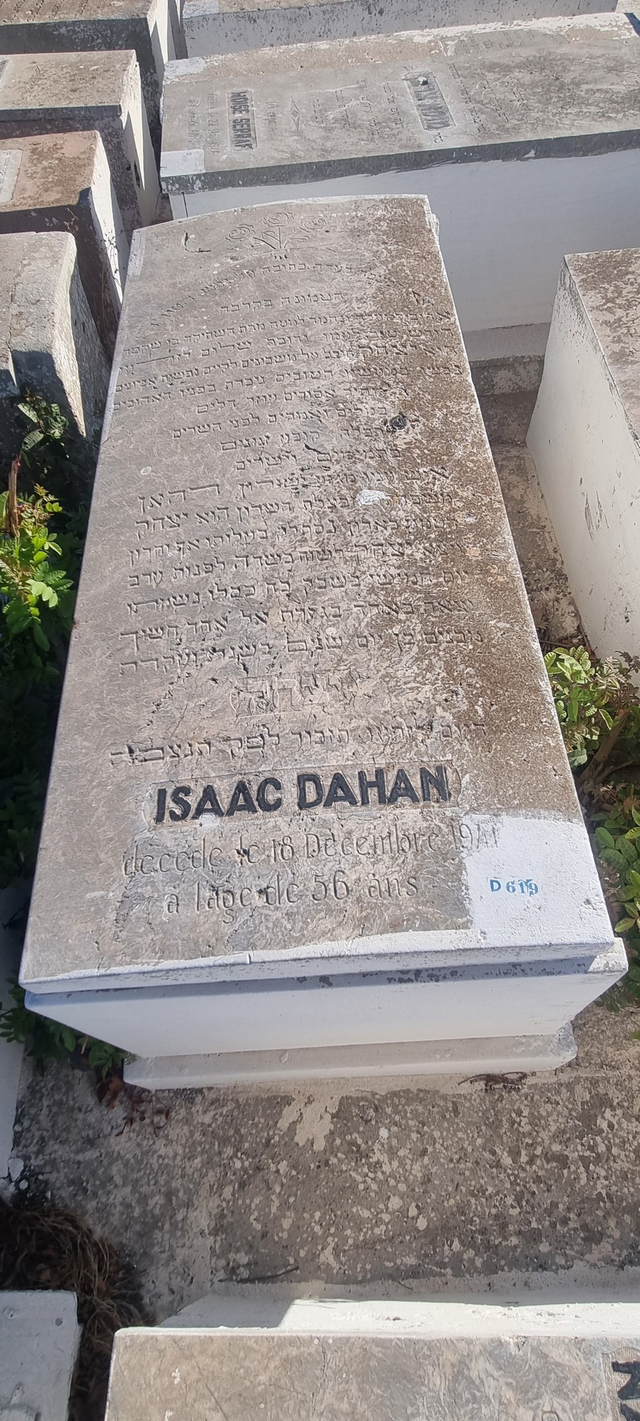 מַצֵּבה פון Dahan Isaac