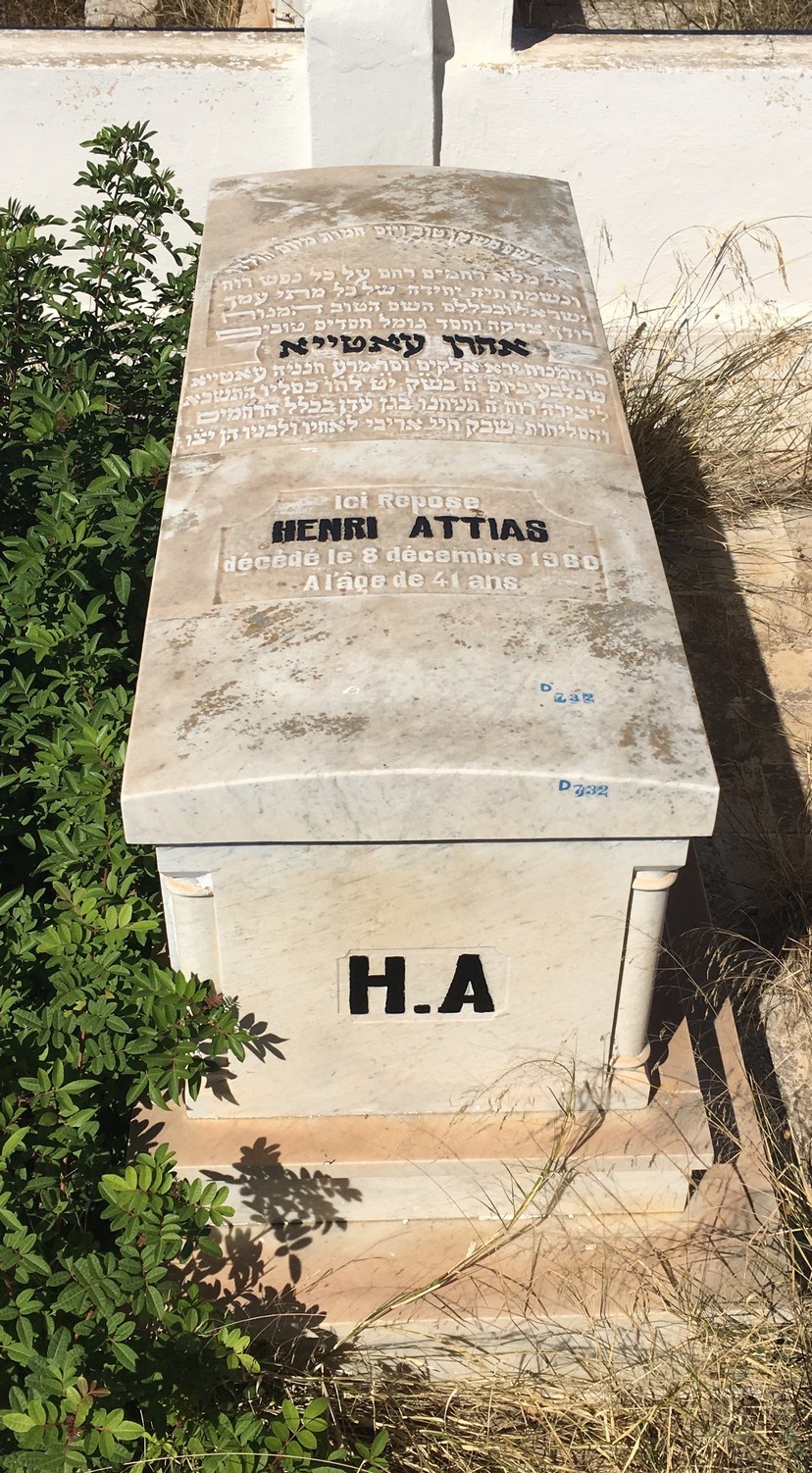 מַצֵּבה פון Attias Henry
