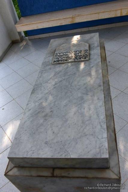 Tombstone of Koriatia Yitzhak