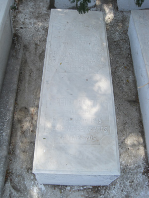 Stèle de ponte reina