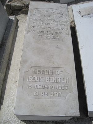 Lápide de benitah saada