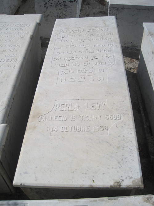 Stèle de levy perla