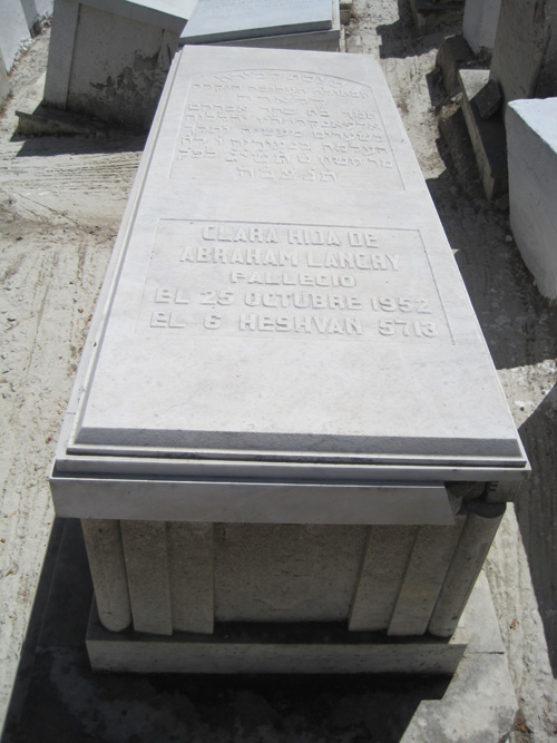 Stèle de lancry clara
