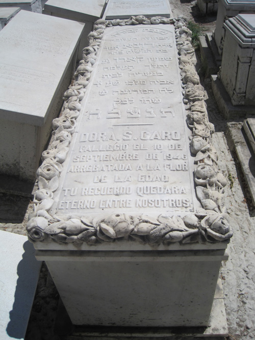 Stèle de caro dora