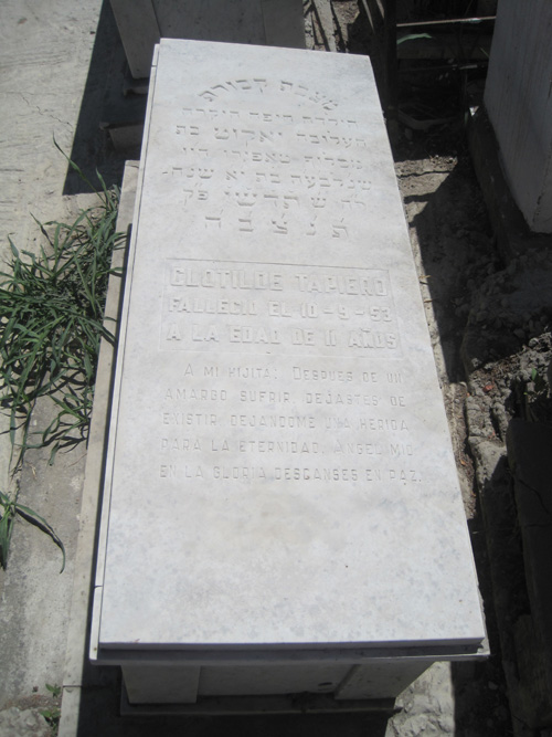 Stèle de tapiero clothilde