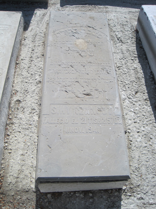 Stèle de azancot simy