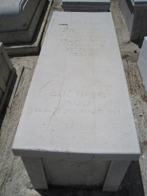מצבת tapiero isaac