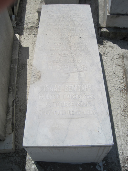 شاهدة قبر benitah isaac