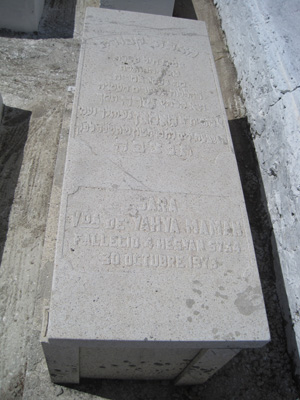Stèle de maman sara