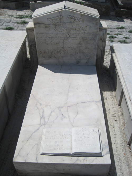 מצבת benassayag salvador
