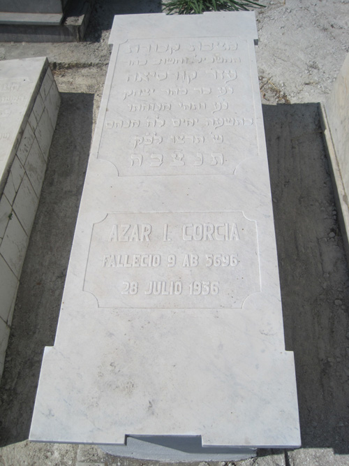 شاهدة قبر corcia azar