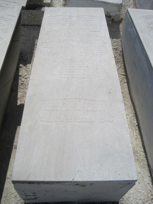 מַצֵּבה פון aferiat rebecca