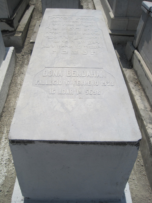 Lápide de bendahan donna