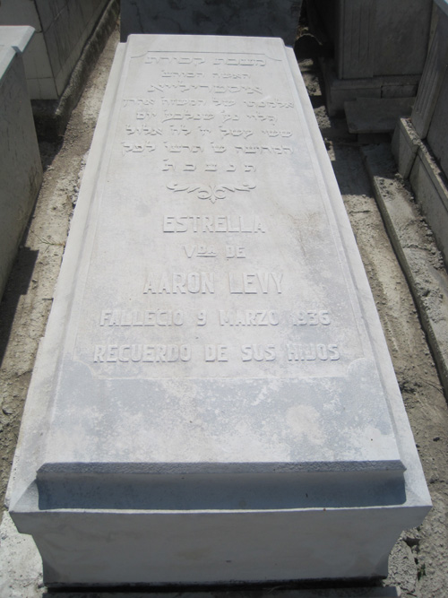 Stèle de levy estrella
