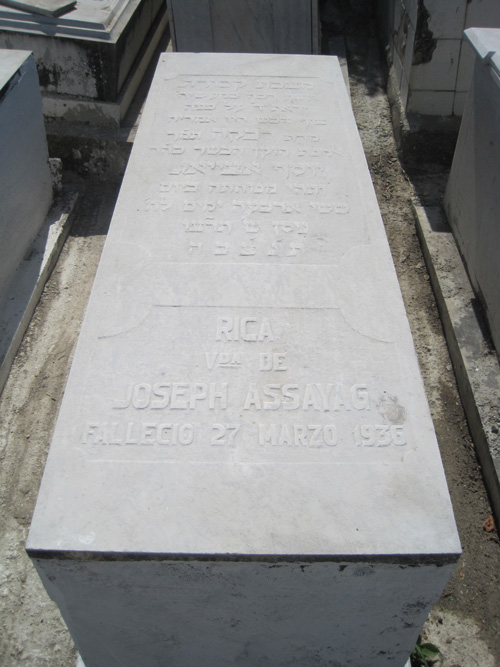 Lápide de assayag rica