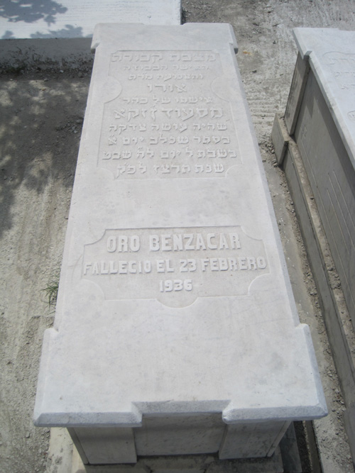 Stèle de benzacar oro