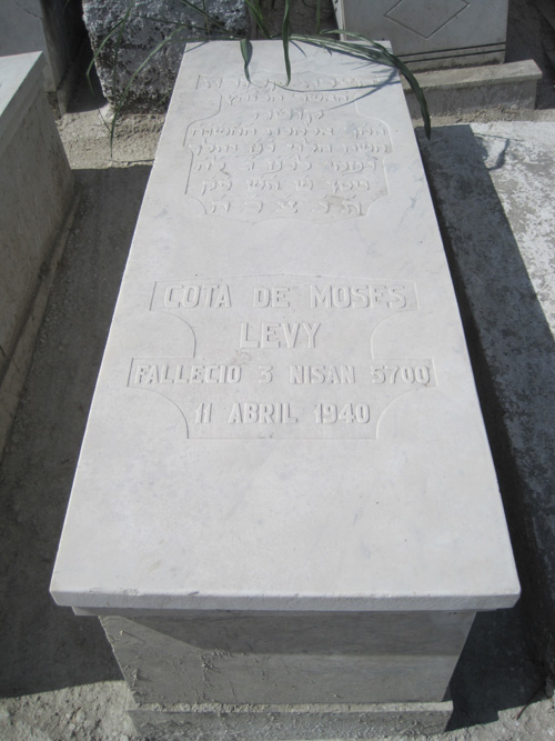 Grafsteen van levy cota