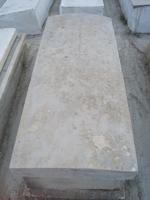Stèle de benassayag clara