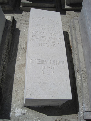 Stèle de botbol mercedes