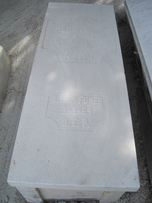 Stèle de founes nissim