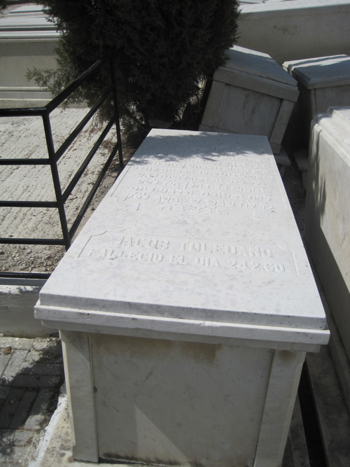 شاهدة قبر toledano jacob