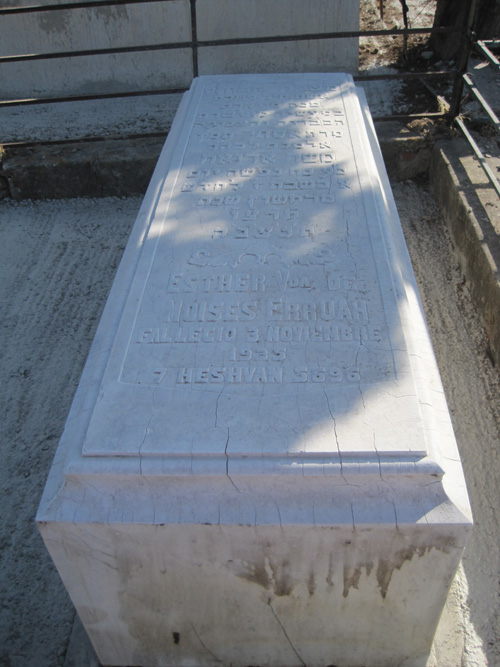 Grabstein von ruah esther