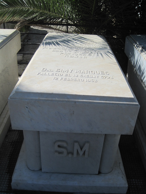 Stèle de marques simy