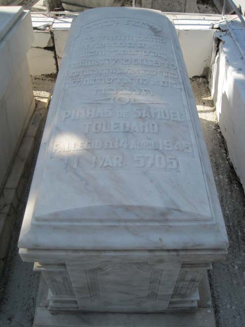 Lápide de toledano pinhas