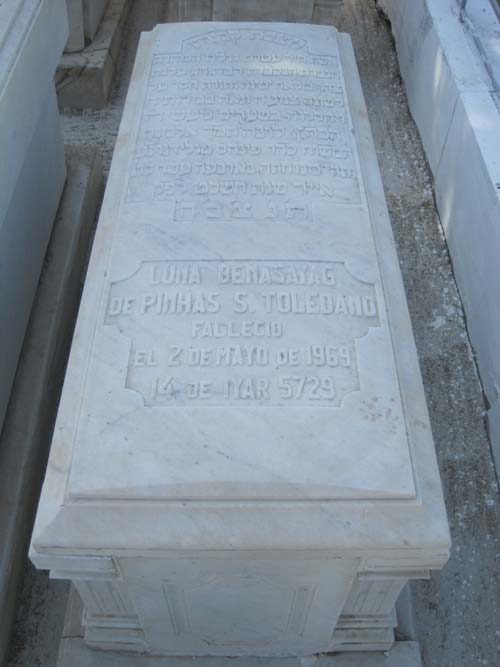 Grafsteen van toledano luna