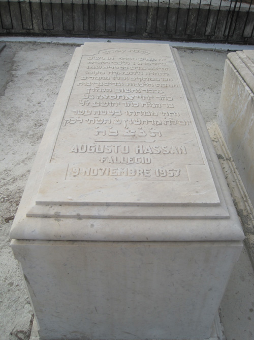 شاهدة قبر hassan augusto