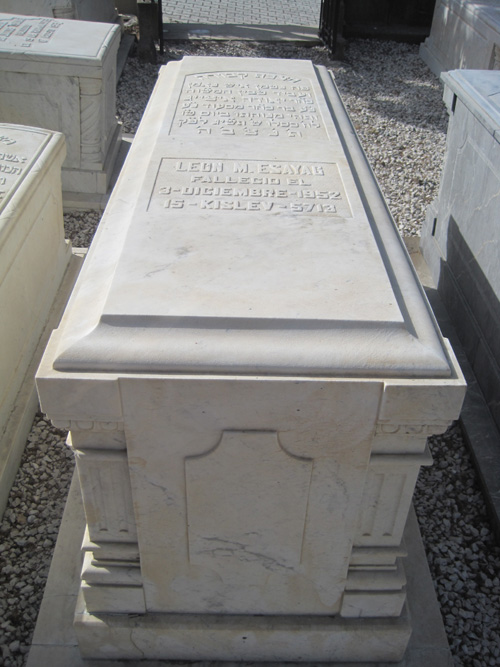 Lápide de assayag leon