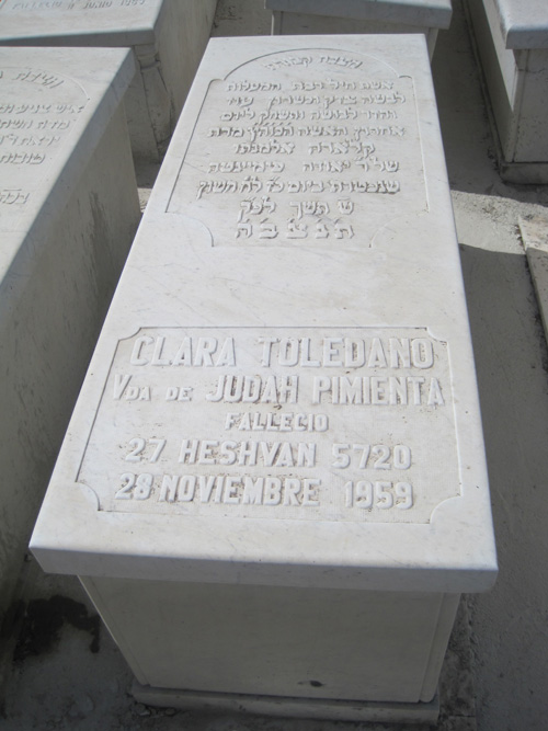 شاهدة قبر toledano clara