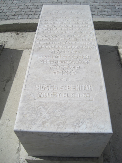 Lápide de benitah moses