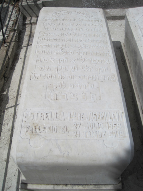 Stèle de levy estrella
