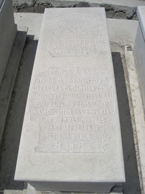 Lápide de levy mose