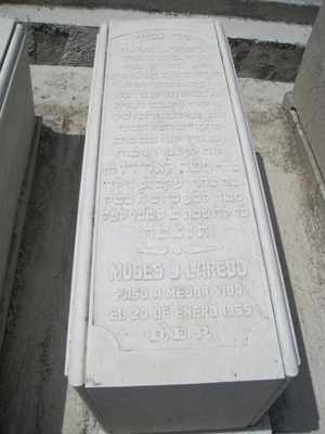 מצבת laredo moises