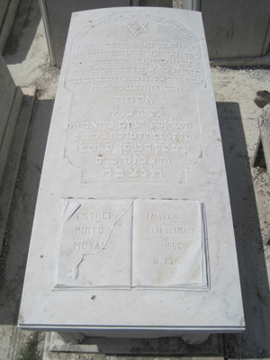 Stèle de muyal esther