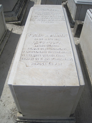Lápide de maman yudah