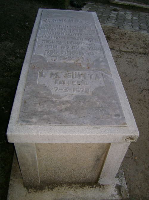 Stèle de guitta isaac