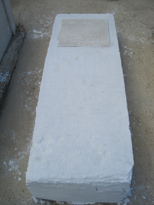 Надгробие delmar isaac