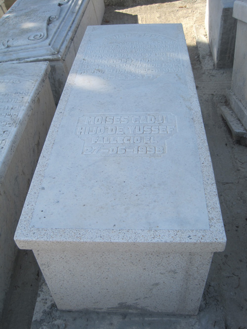 Lápide de cadji moses