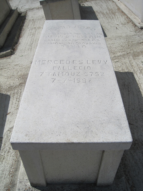 Grabstein von levy mercedes