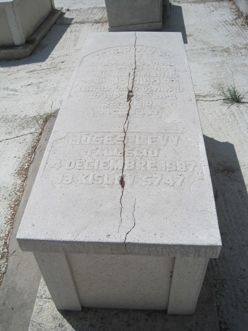 Stèle de levy moses