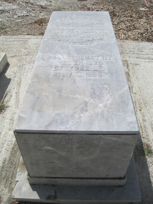 Stèle de benchetrit sol