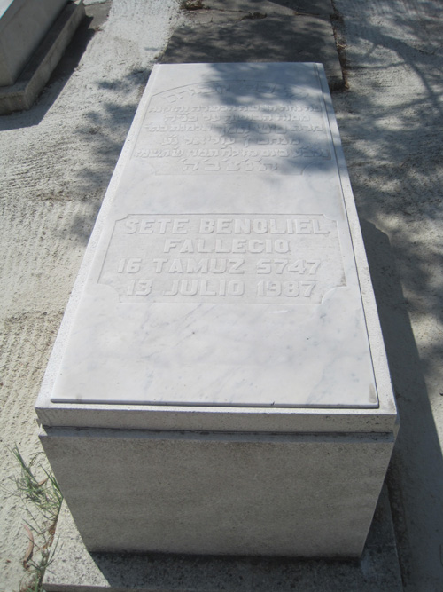 Lápide de benoliel sete