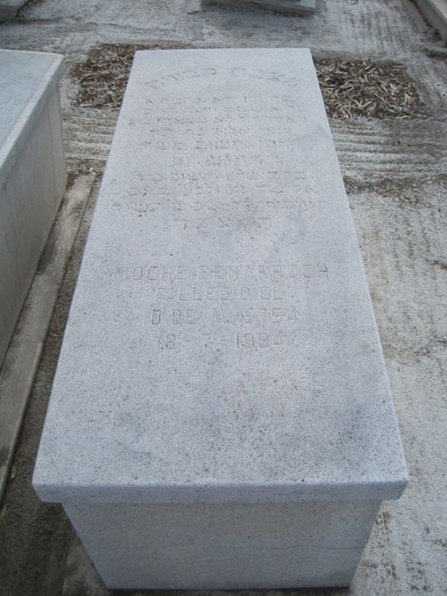 شاهدة قبر benarroch moche