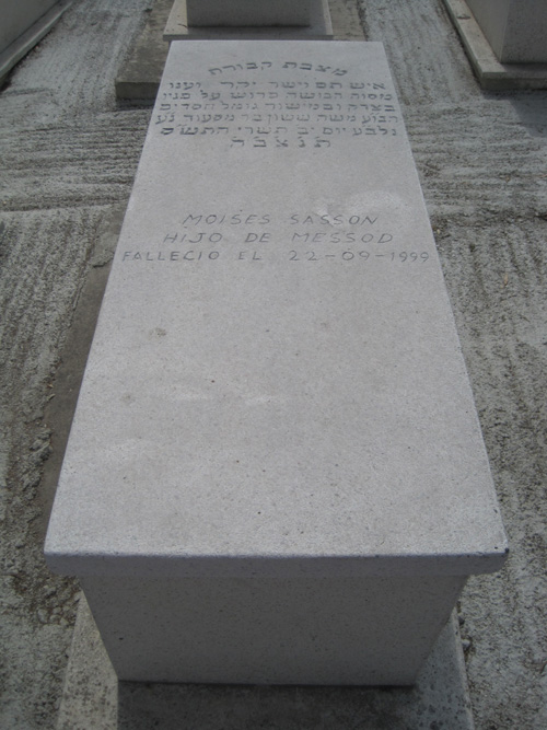Lápide de sasson moises