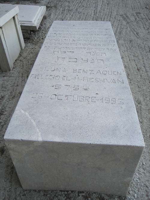 Grabstein von benzaquen luna